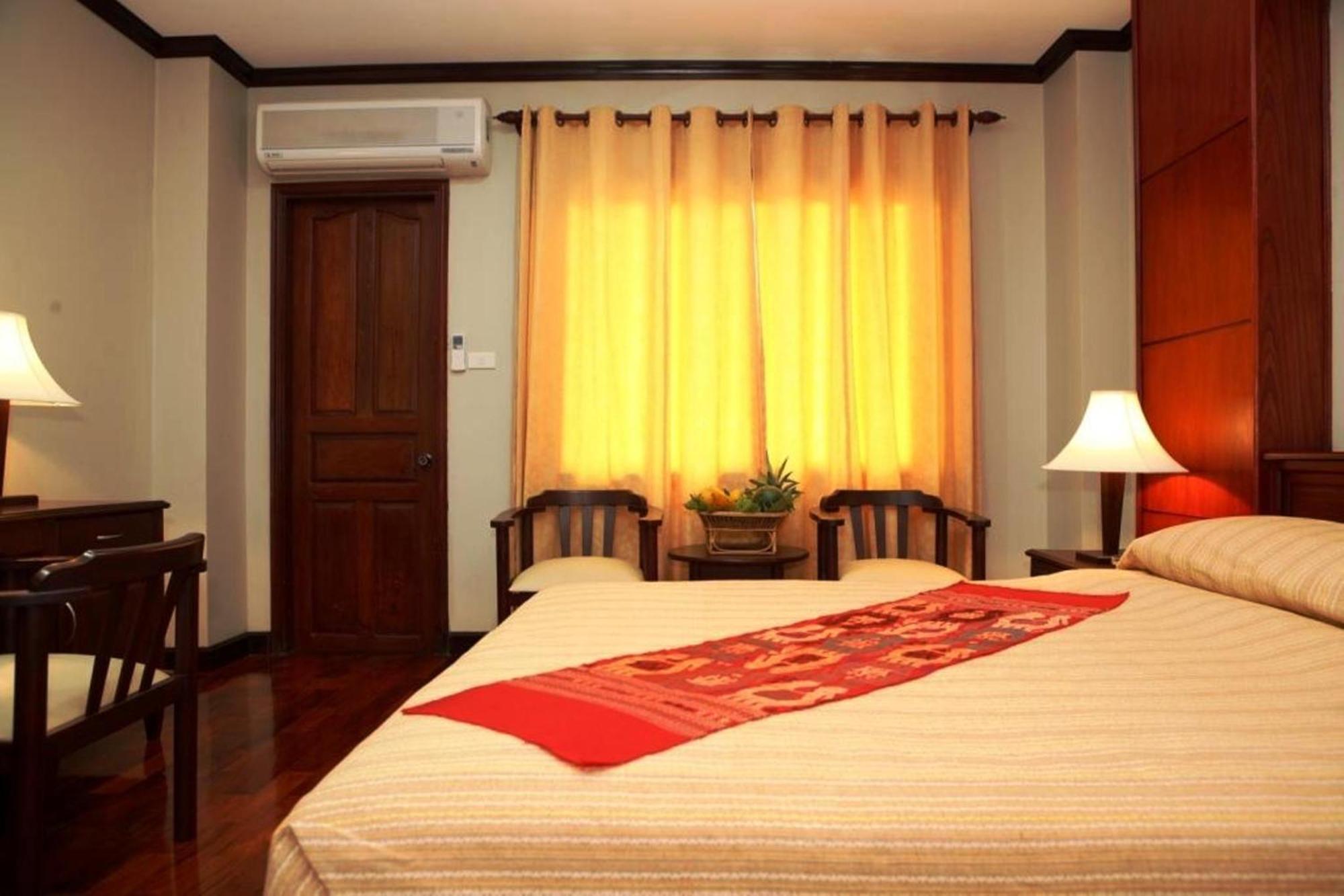 Vansana Riverside Hotel Виентиане Екстериор снимка