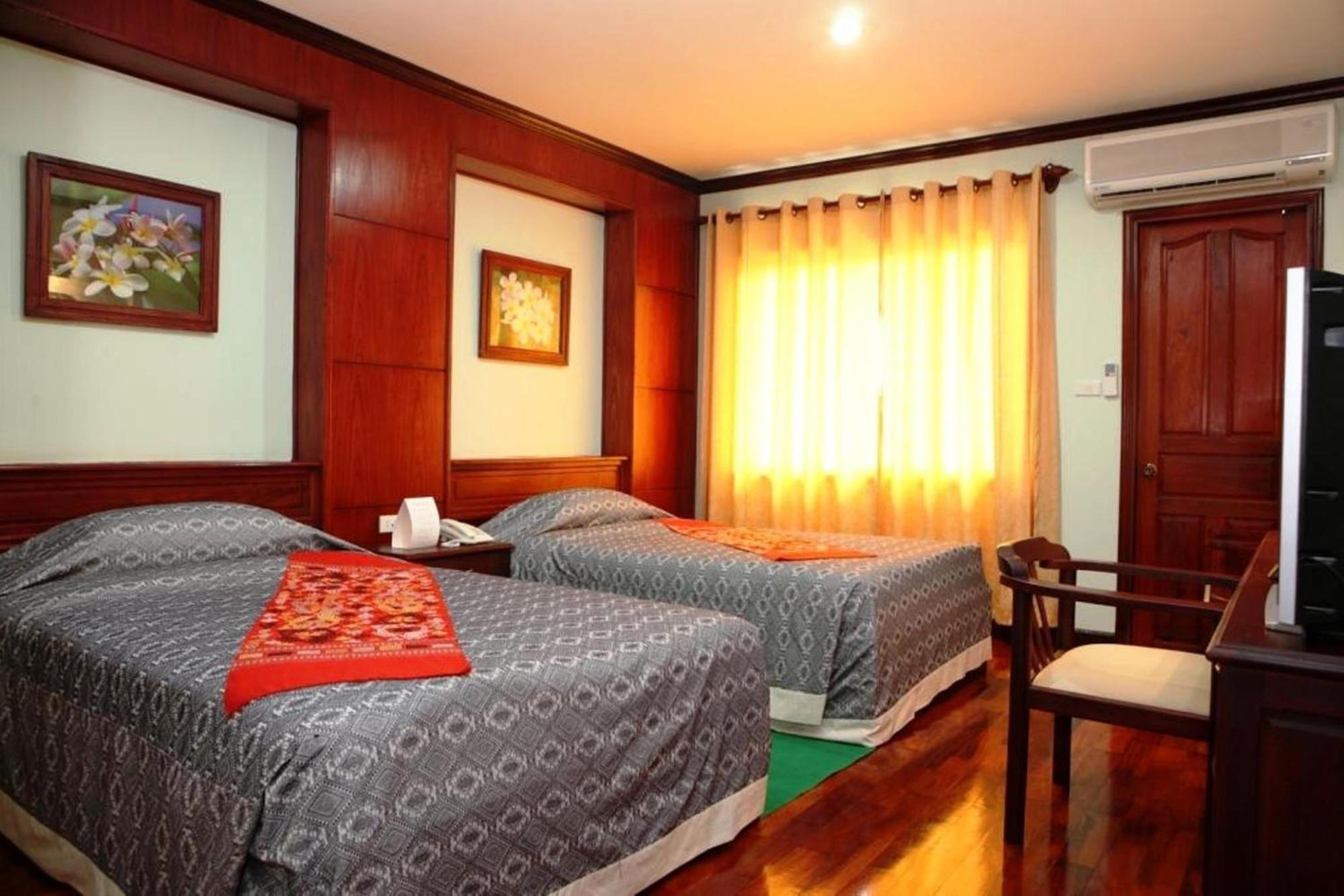 Vansana Riverside Hotel Виентиане Екстериор снимка