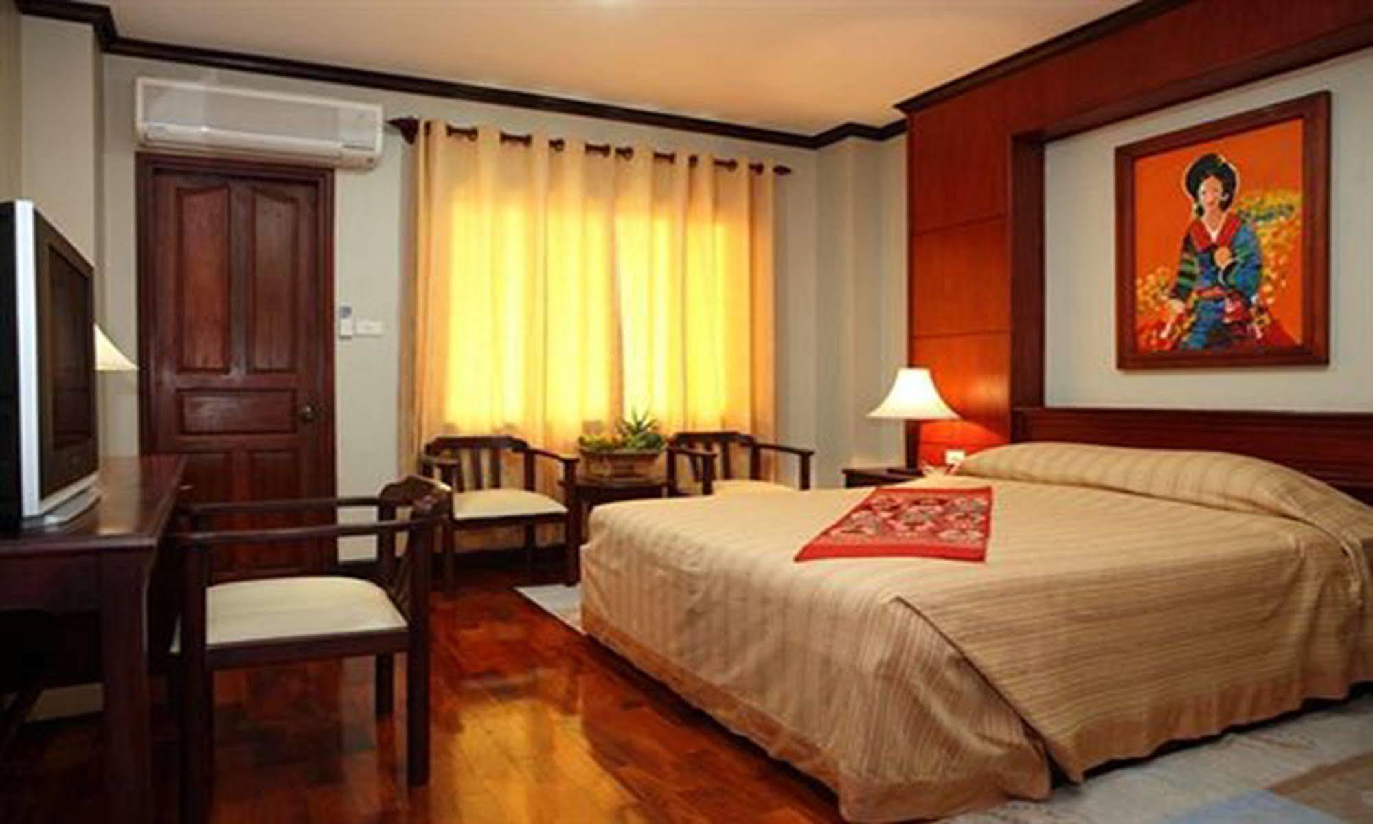 Vansana Riverside Hotel Виентиане Екстериор снимка