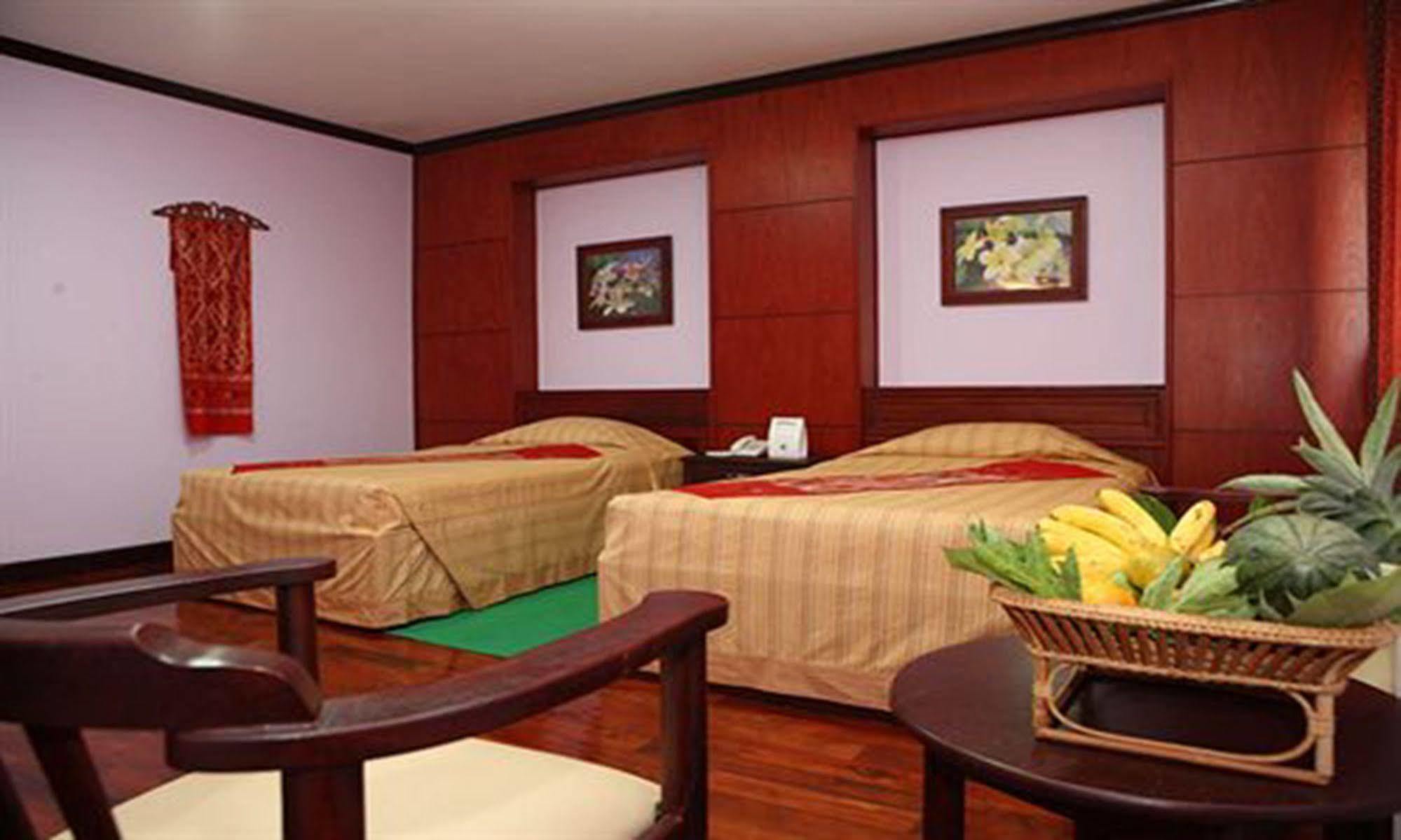 Vansana Riverside Hotel Виентиане Екстериор снимка
