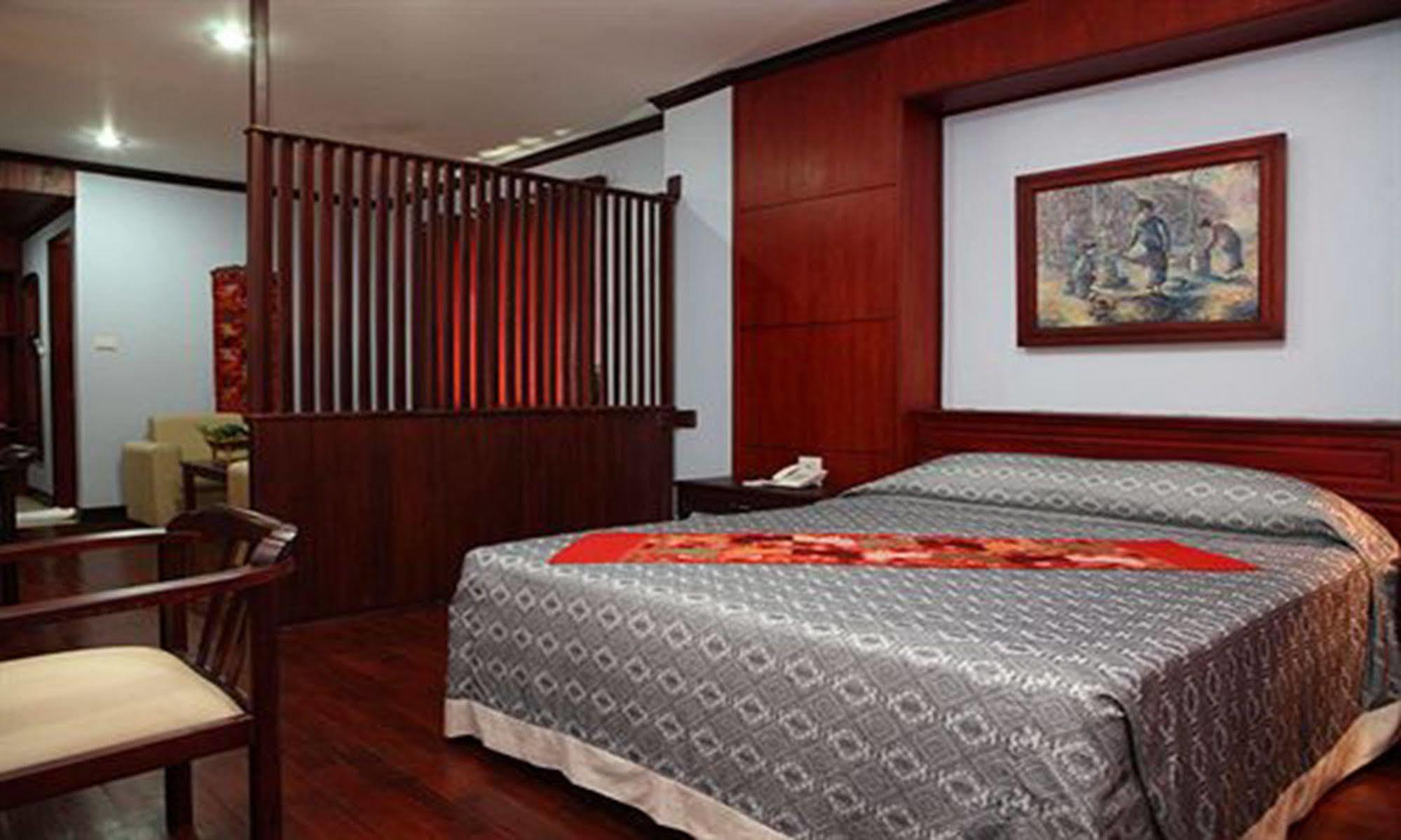 Vansana Riverside Hotel Виентиане Екстериор снимка